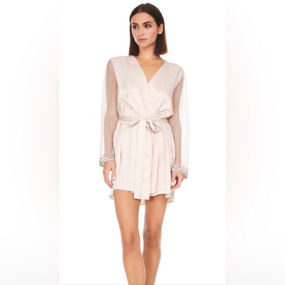 Flora Nikrooz Other - Flora Nikrooz Showstopper Satin Robe Size S Champagne Satin Lace Bridal NWT